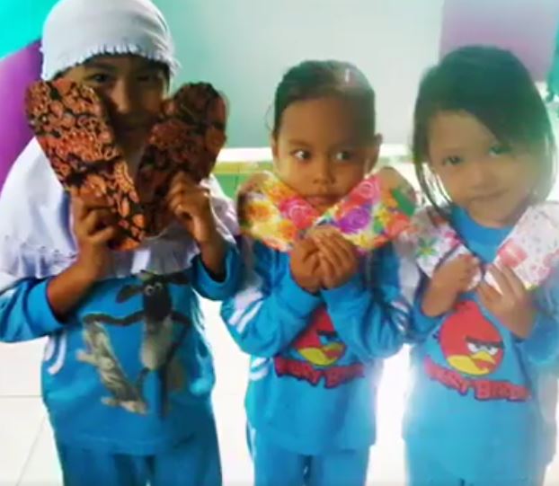 Membuat Sandal Dari Kardus Bekas Dunia Belajar Anak